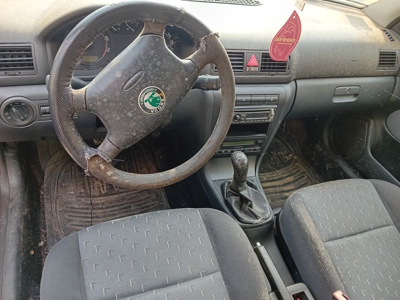 ŠKODA OCTAVIA TOUR 1.6 - Слика 2